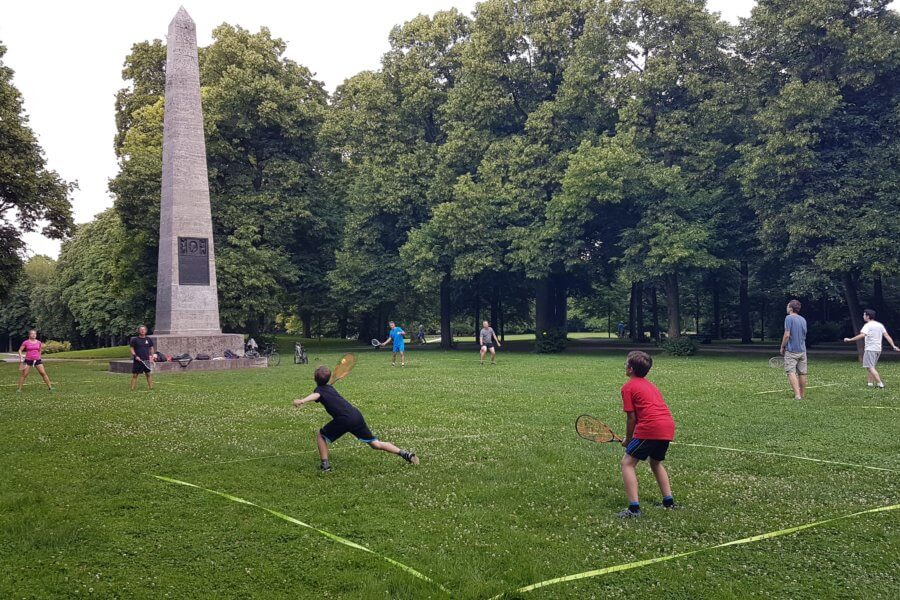 Personen spielen Crossminton