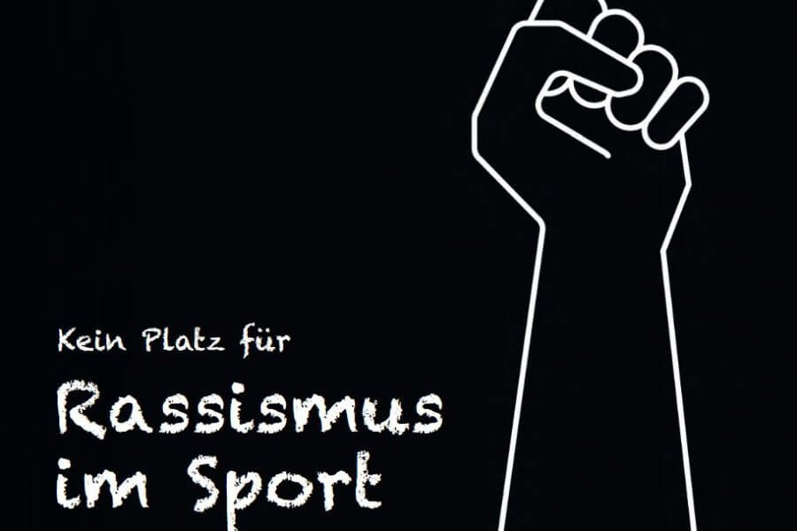 Eine gezeichnete Faust. Daneben der Text: Kein Platz für Rassismus im Sport