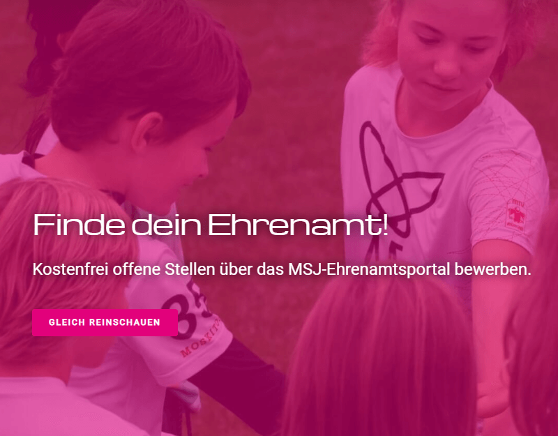 Kinder im Hintergrund stecken Arme in die Mitte. Dort drüber ein Text - Finde dein Ehrenamt! Kostenfrei offene Stellen über das MSJ-Ehrenamtsportal bewerben.