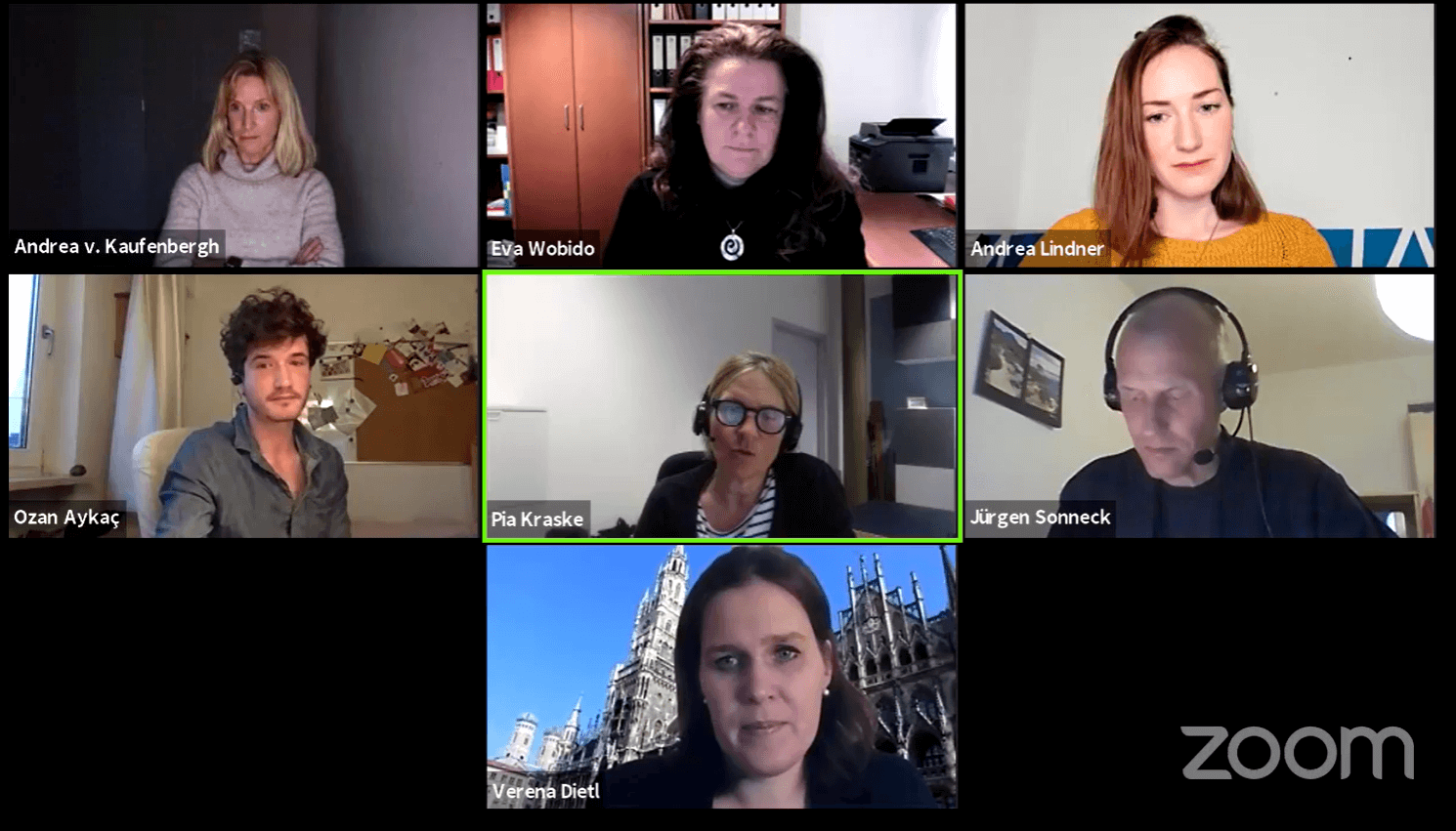 Screenshot einer Zoom Konferenz mit 7 Teilnehmern