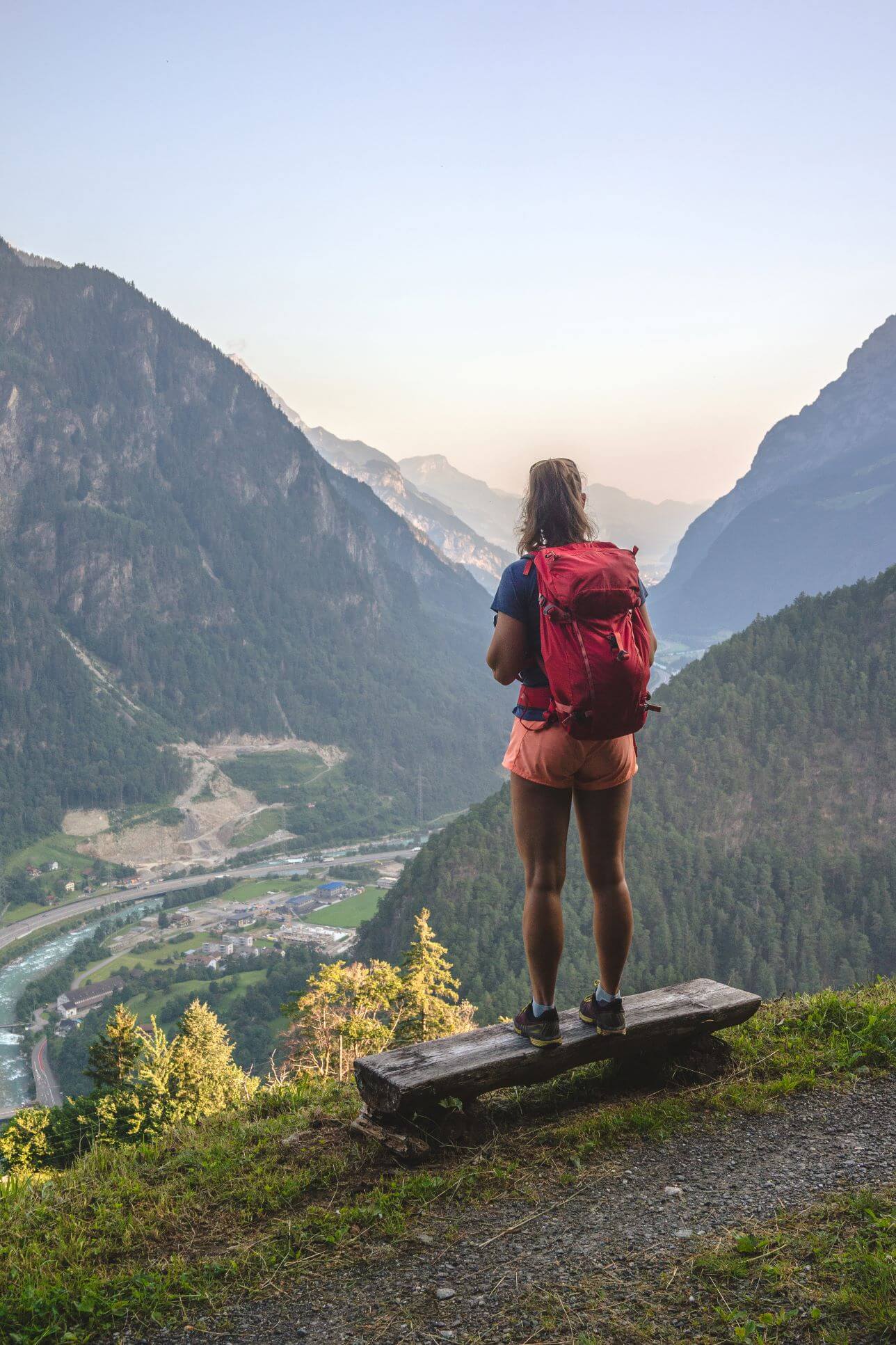 Eine Frau beim wandern